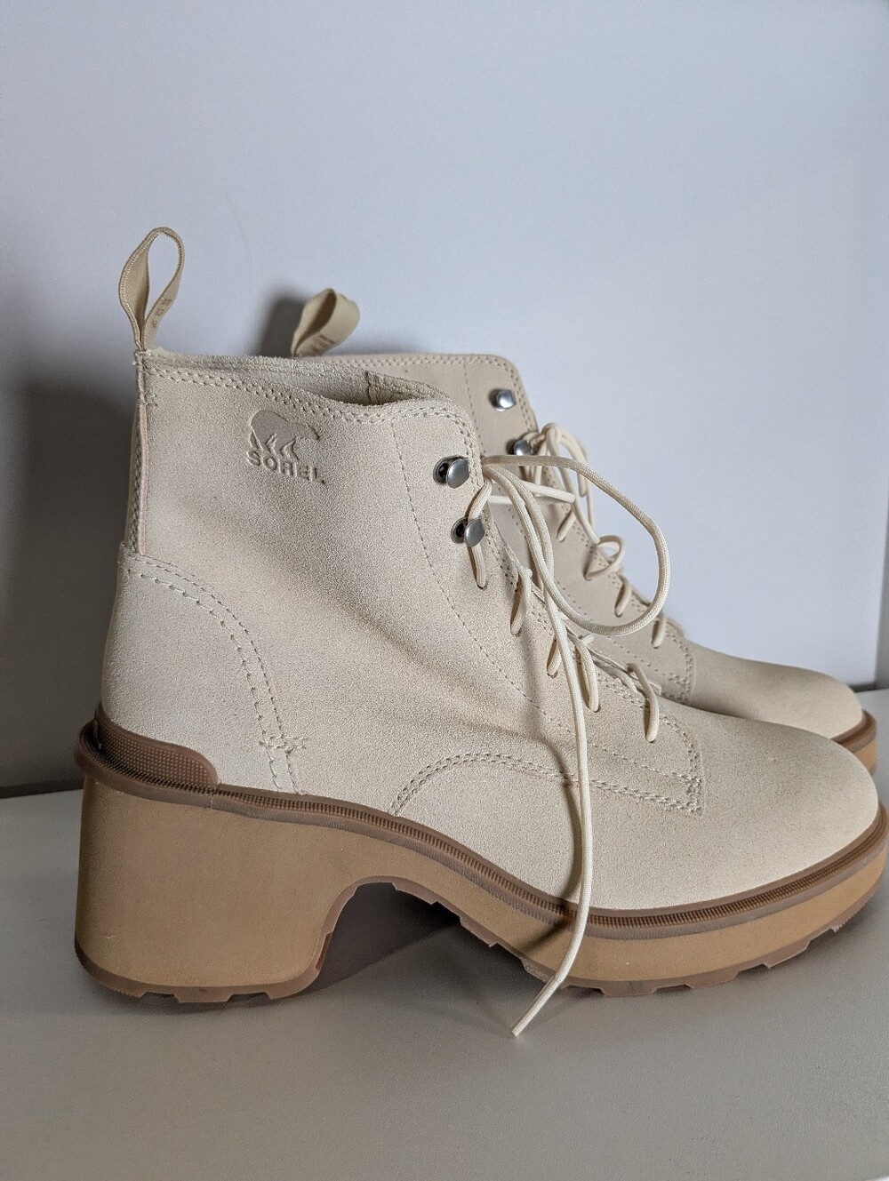 Sorel Cream Suede Lace-Up Platform Combat Boots Size 10.5 - Picture 3 of 6
